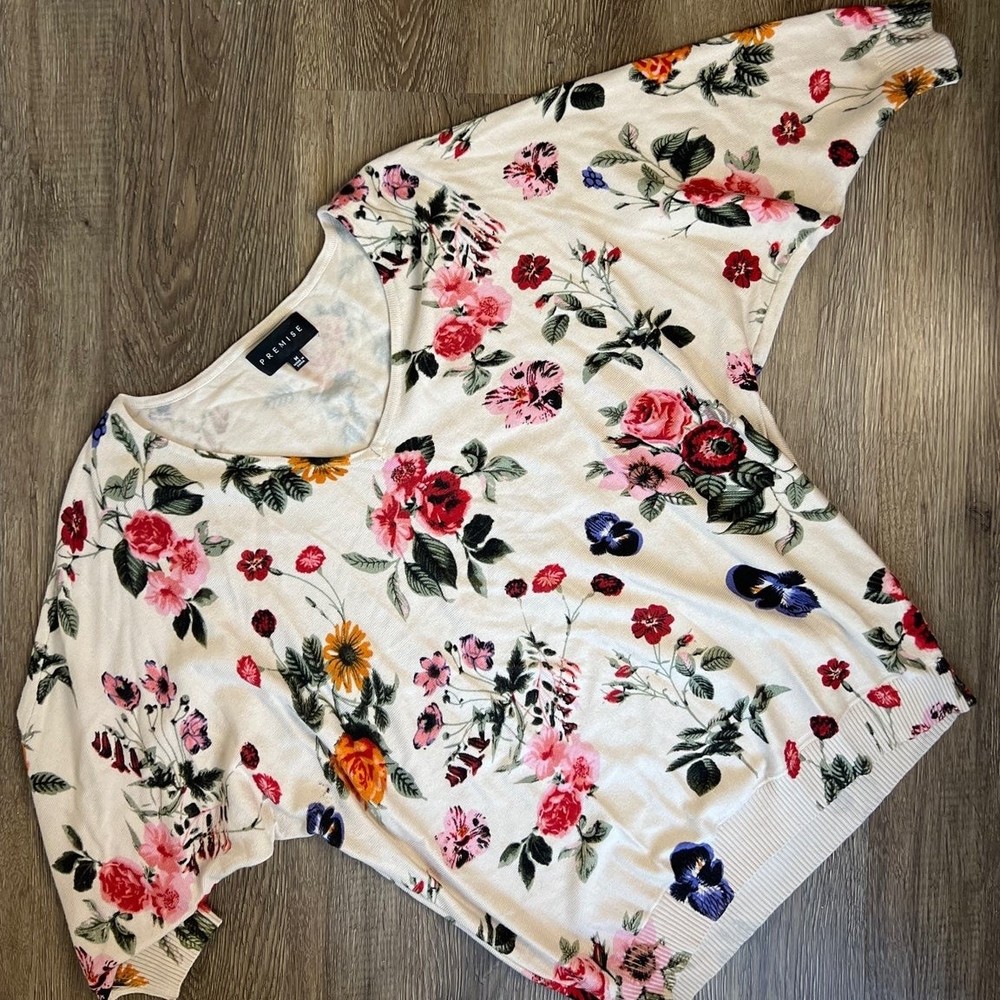 Beige Floral Dolman 3/4 Sleeve Vneck Sweater Womens Medium